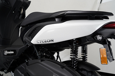 Скутер X-MOTORS CYCLONE PRO